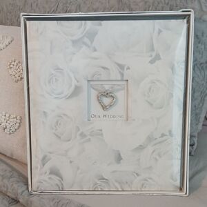 Elegant White Wedding Photo Album